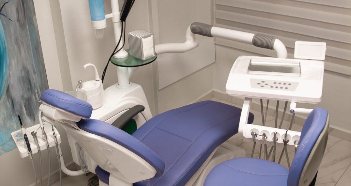 gabinet stomatologa, regularne wizyty u dentysty