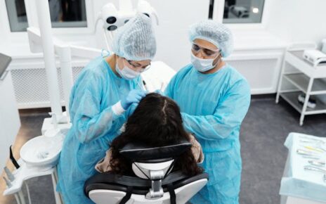 Czy fluoryzacja pomaga na odsłonięte szyjki zębowe?