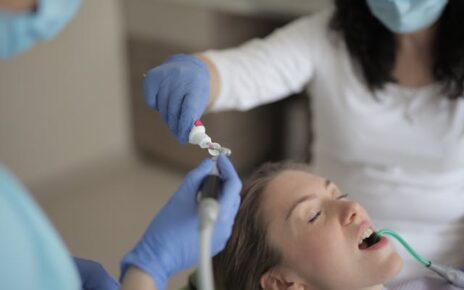 Czy warto robić piaskowanie zębów?