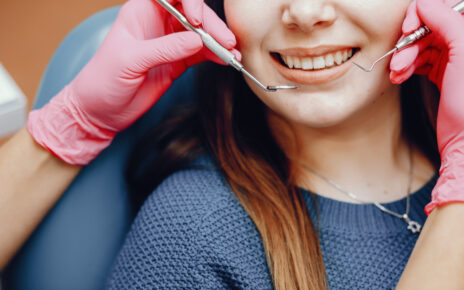 Kiedy warto udać się do specjalisty z zakresu periodontologii?