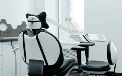 Jak często senior powinien chodzić do dentysty?